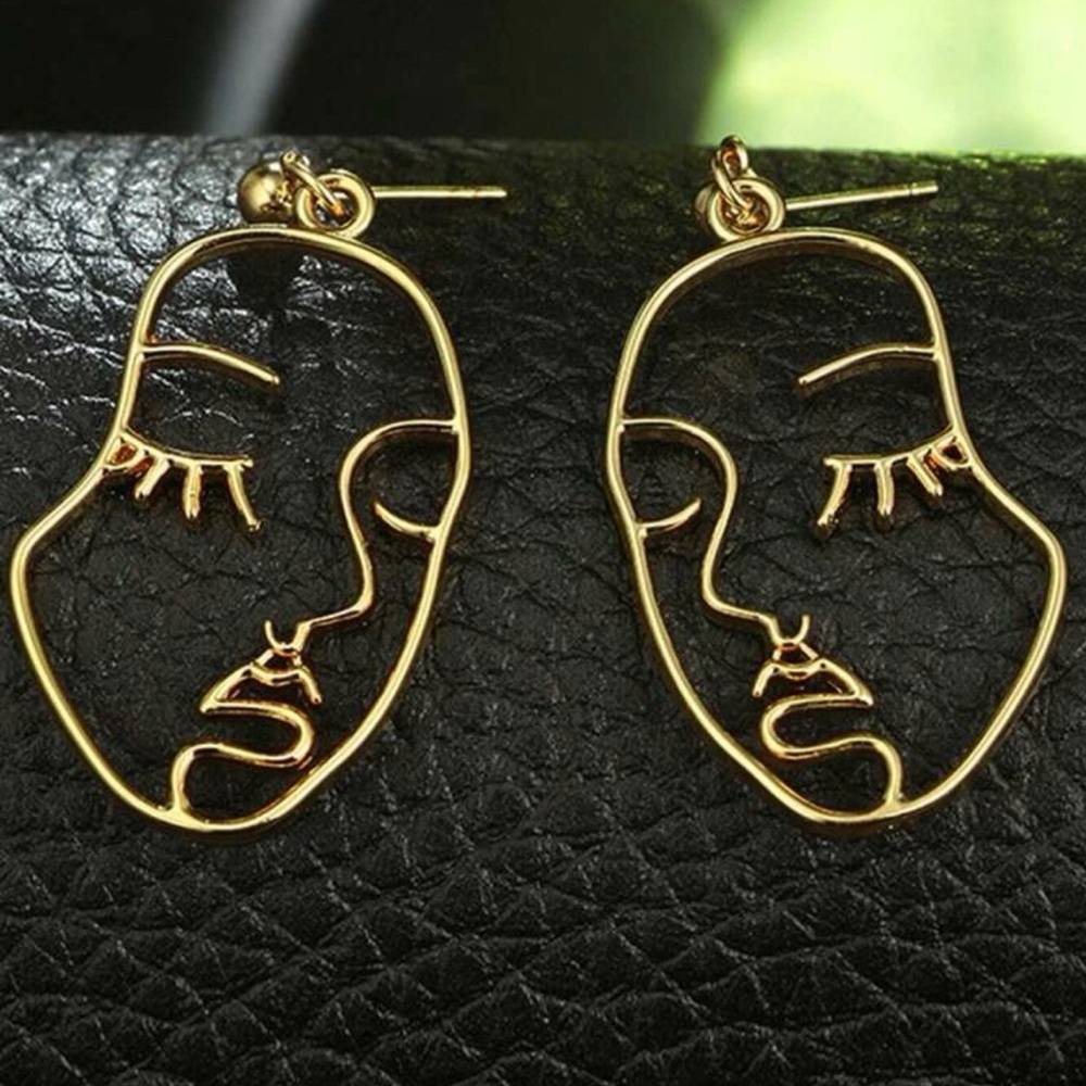 🦋 3/$24 Shiny gold dangling Picasso face post earrings / NWOT - Picture 3 of 6